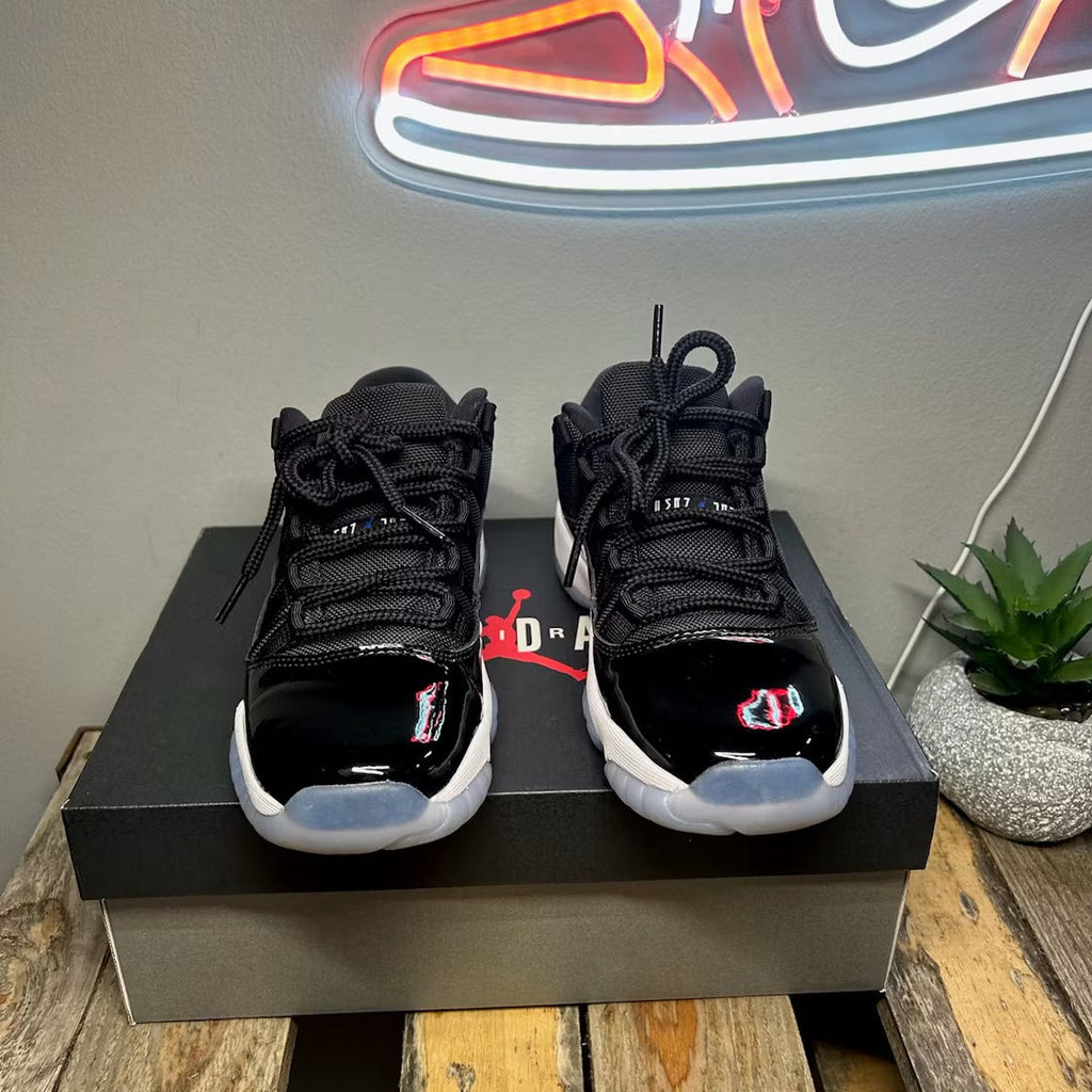 Used - Air Jordan 11 Retro Low Space Jam (GS) - US 5.5Y - detail 2