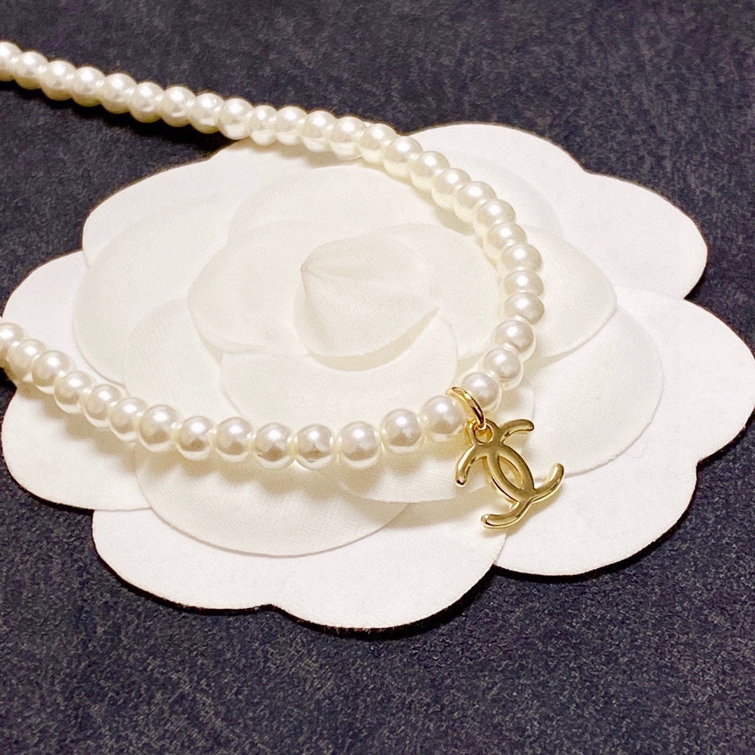 18K  Chanel Pearls Choker Necklace