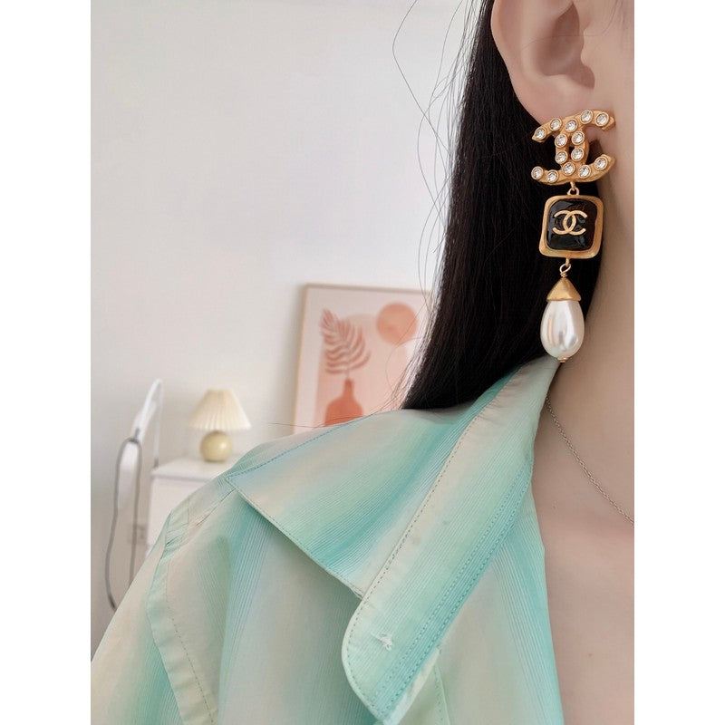 18K  Chanel Long Pearl Pendant Earrings